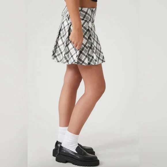 Forever 21. Size Large - Picture 2 of 14